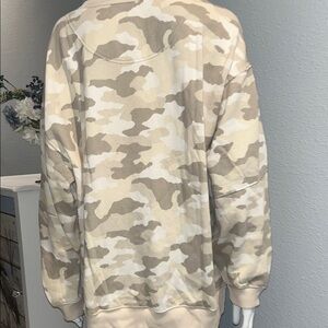 AERIE woman Beige Camo Sweatshirt size Med super soft, and comfy